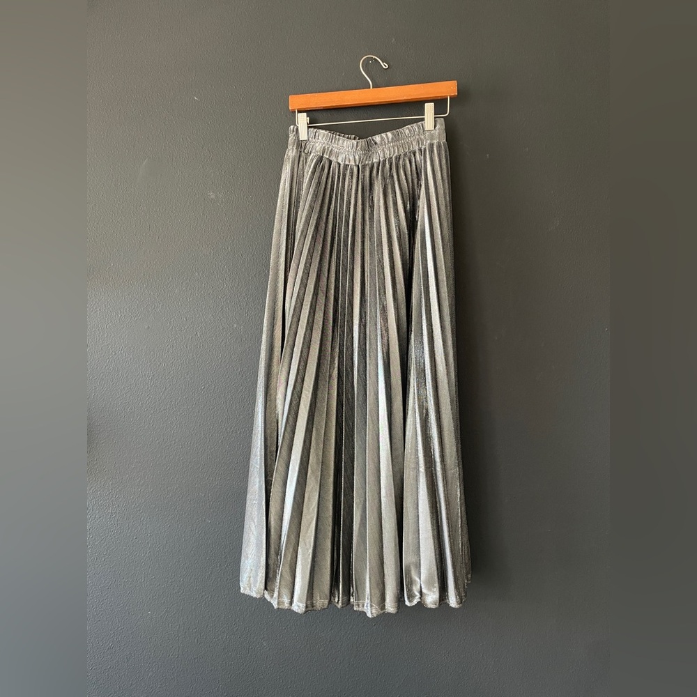 Elegant Silver Pleated Skirt